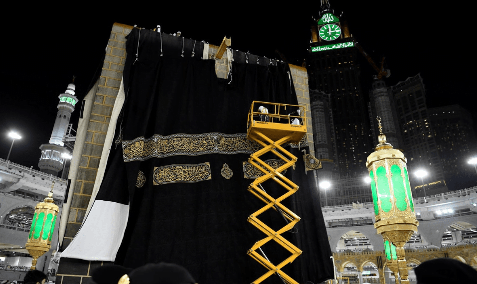 استبدال كسوة الكعبة