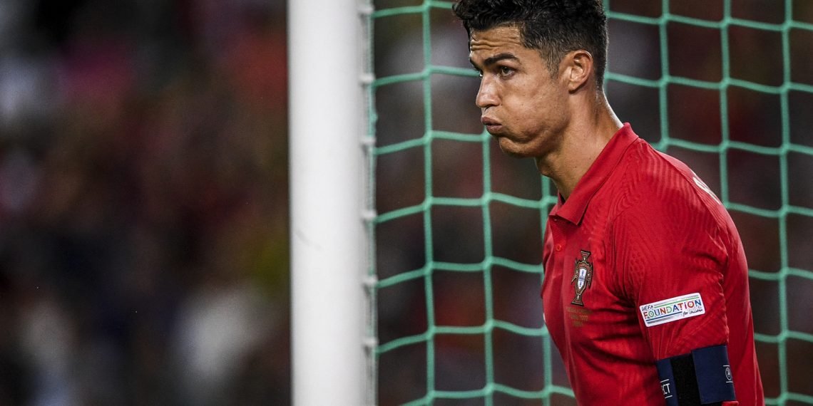 إدارة مانشستر مستاءة من تصرفات رونالدو وتهدد بفسخ تعاقده