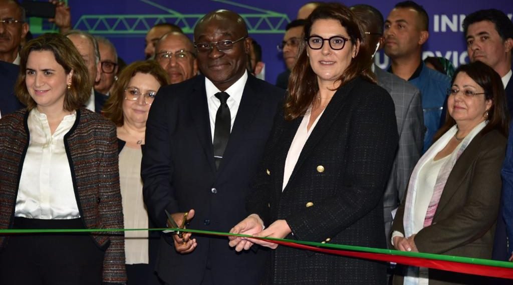 الوزيرة المنصوري تجمع فاعلين ومهنيين في معرض دولي للبناء