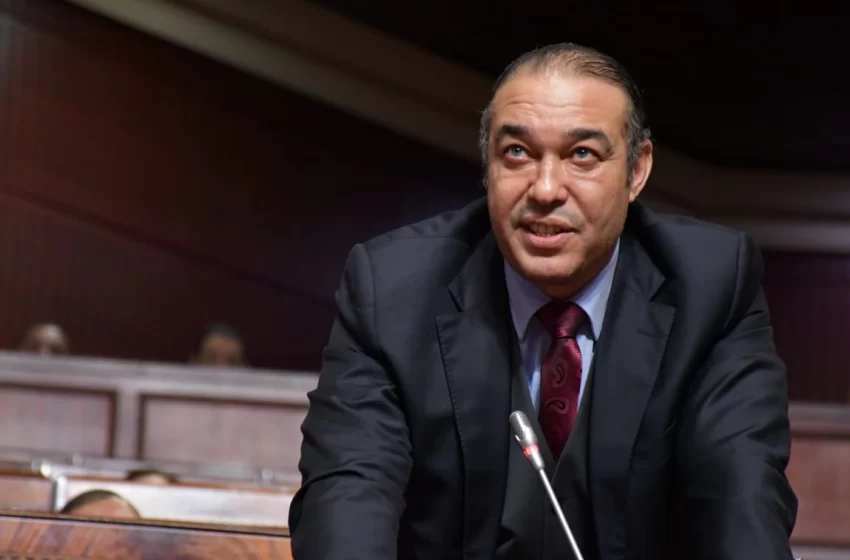  الأمين العام للحركة الشعبية يباغت الوزير وهبي بسؤال حول الاحتقان الذي رافق نتائج مباراة المحاماة
