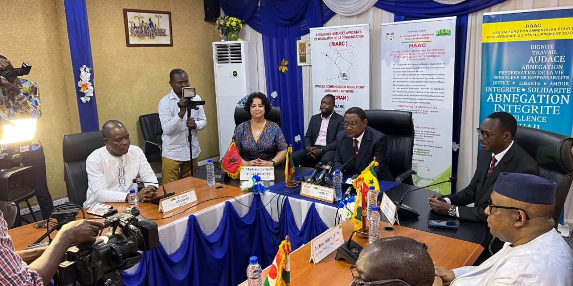 لطيفة اخرباش في مهمة ملاحظة للحملة الإعلامية للانتخابات التشريعية بالبنين