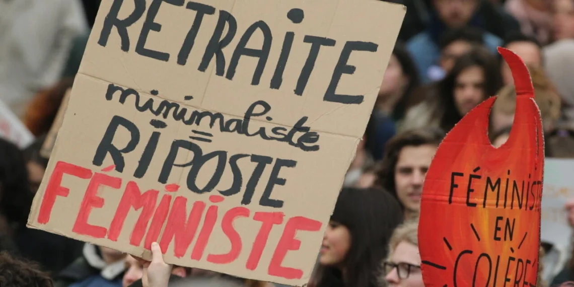 مجلس الشيوخ الفرنسي يصادق على رفع سن التقاعد إلى 64 عاما رغم تصاعد الاحتجاجات