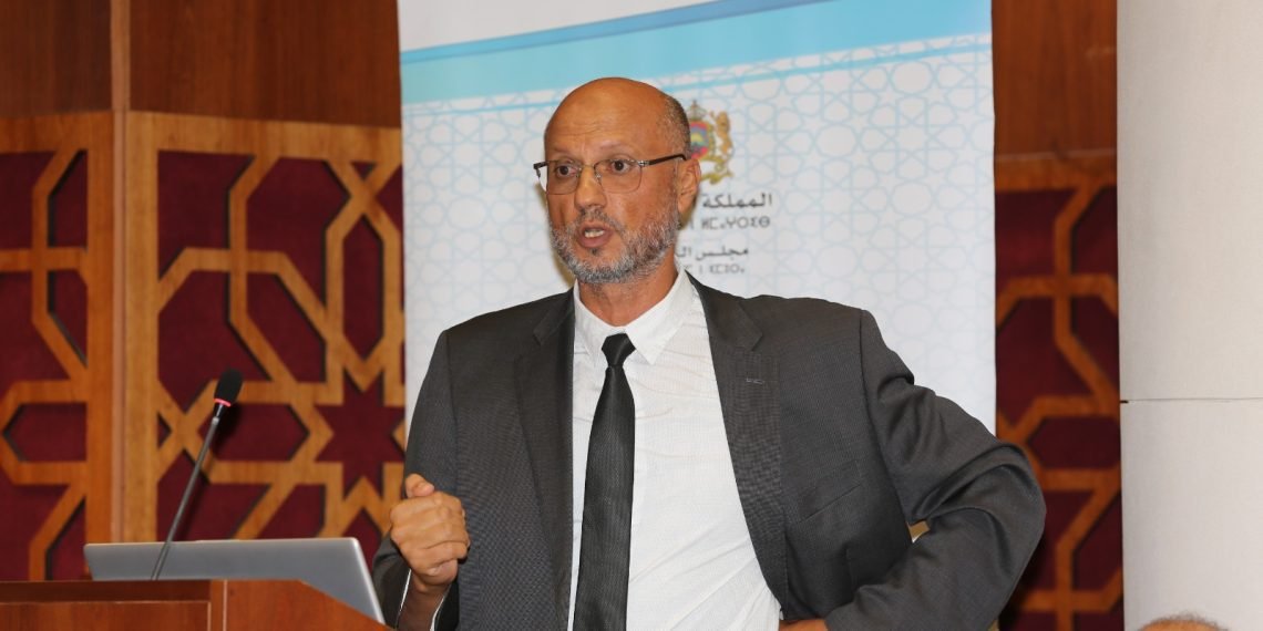 تراجع أسعار النفط العالمي وتصاعد أسعار المحروقات في المغرب: هل هناك تفسيرات؟