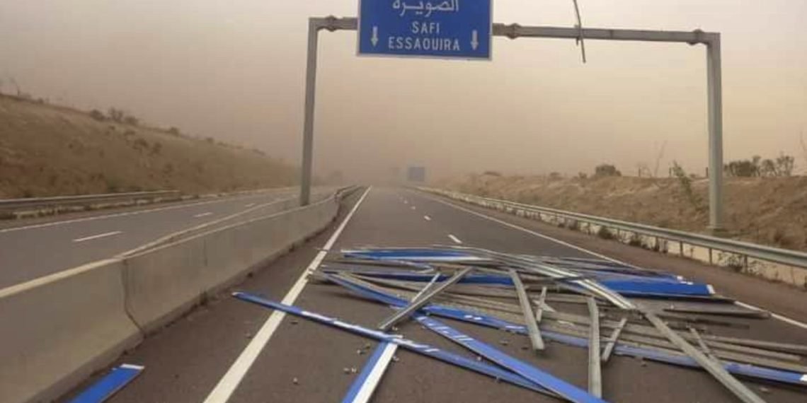 وزارة التجهيز والماء تنبه المواطنين لخطر الرياح العاتية والغبار