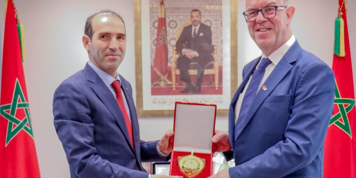 تعزيز العلاقات الدولية: لقاء بين وسيط المملكة والمفوض الأمبودسماني