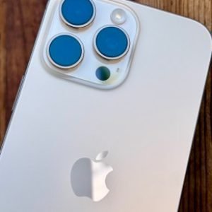 قد يحصل جهاز iPhone 17 Pro على نوع جديد تمامًا من شاشات العرض. وهنا ما نعرفه