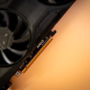 وحدة معالجة الرسومات الجديدة من AMD تكسر الغطاء في الآلة الحاسبة عبر الإنترنت