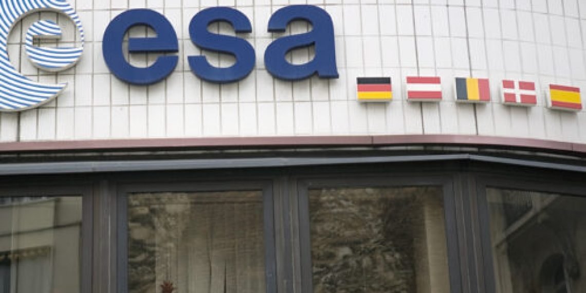 يواجه عمال وكالة الفضاء الأوروبية متاهة من الشروط غير التنافسية وعقود الخدمة