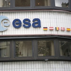 يواجه عمال وكالة الفضاء الأوروبية متاهة من الشروط غير التنافسية وعقود الخدمة